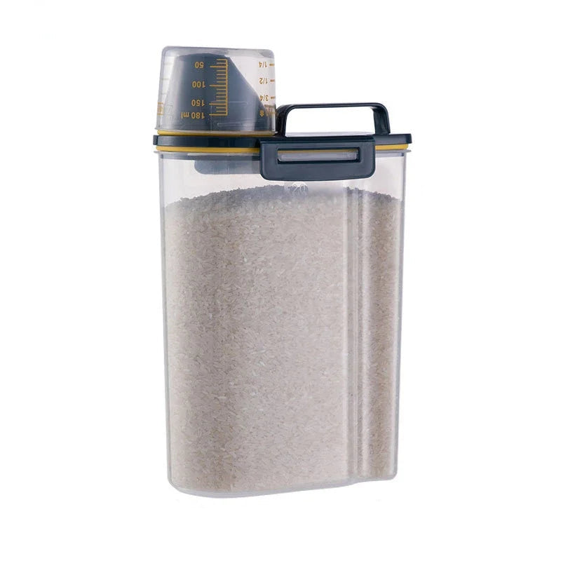 Dog & Cat Food Storage Pail – 1.5kg/2kg Plastic Container with Measuring Cup Cavello & Co.