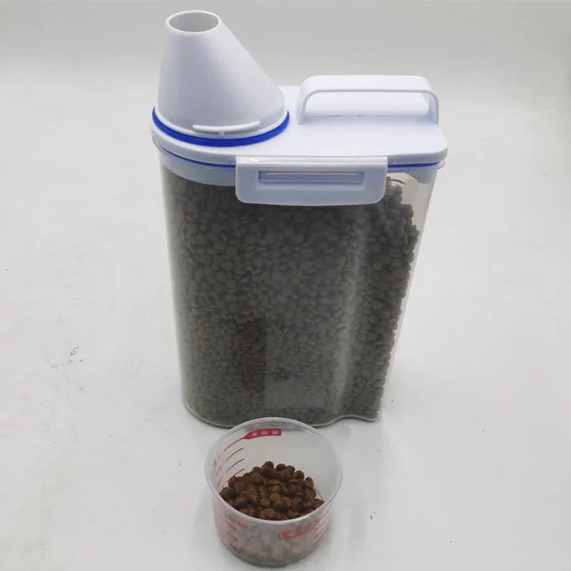 Dog & Cat Food Storage Pail – 1.5kg/2kg Plastic Container with Measuring Cup Cavello & Co.